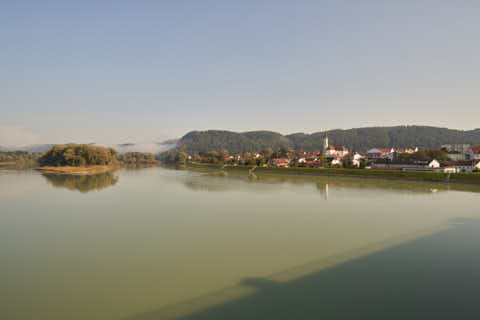 Gemeinde Marktl Landkreis Altötting Aussicht Innbrücke (Dirschl Johann) Deutschland AÖ